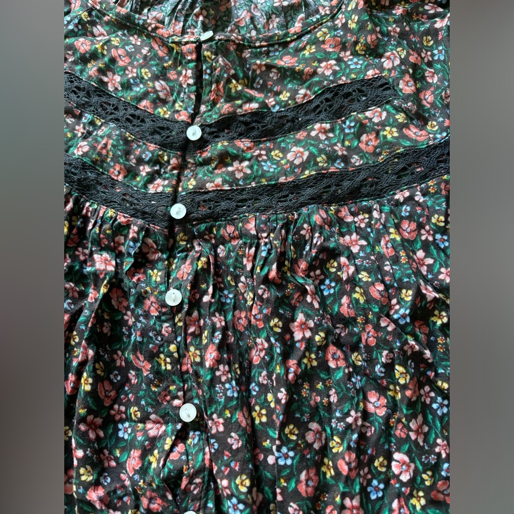 Old navy flower blouse